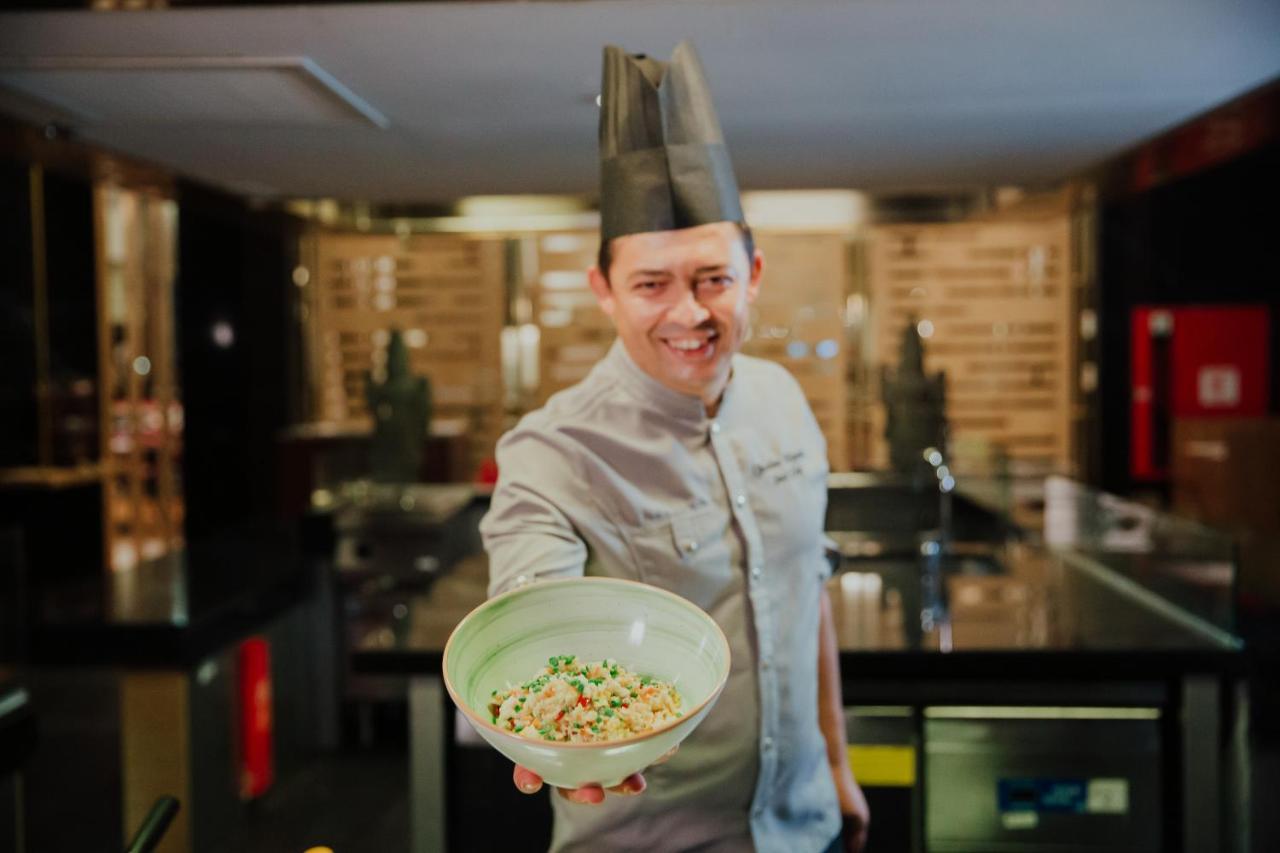 Ic Hotels Green Palace - Kids Concept Antalia Esterno foto A chef wearing a toque